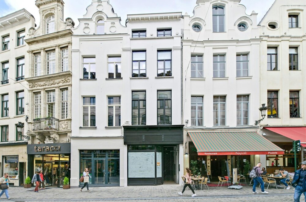 gemeubeld-appartement-met-slaaphoek-aan-grote-markt-brussel011.jpg