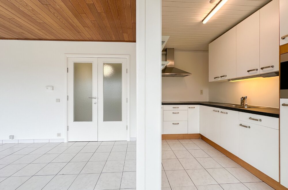 te-koop-appartement-met-balkon-garage-en-bergruimte-op-centrale-ligging-te-zottegem002.jpg