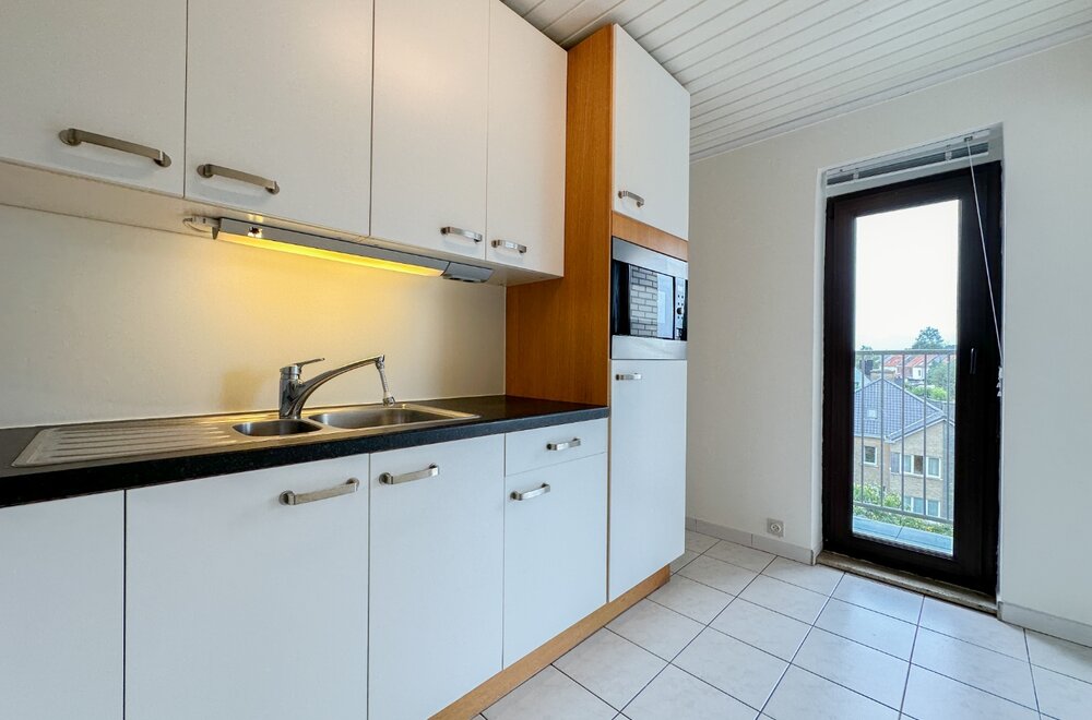 te-koop-appartement-met-balkon-garage-en-bergruimte-op-centrale-ligging-te-zottegem009.jpg