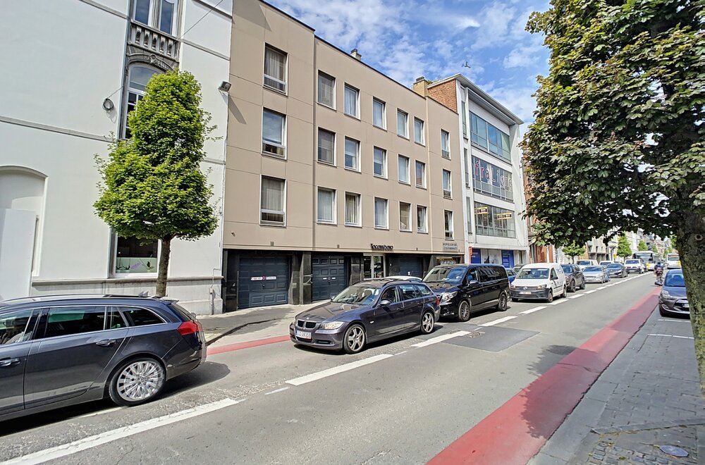 te-koop-lichtrijk-dakappartement-met-twee-terrassen-en-garage-in-hartje-oudenaarde001.jpg