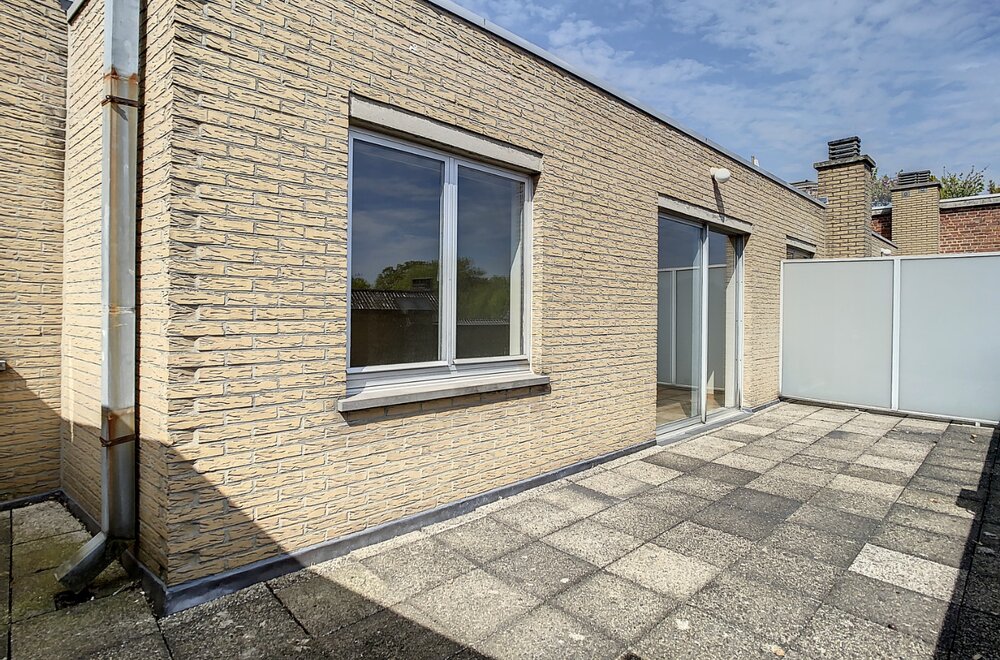 te-koop-lichtrijk-dakappartement-met-twee-terrassen-en-garage-in-hartje-oudenaarde018.jpg