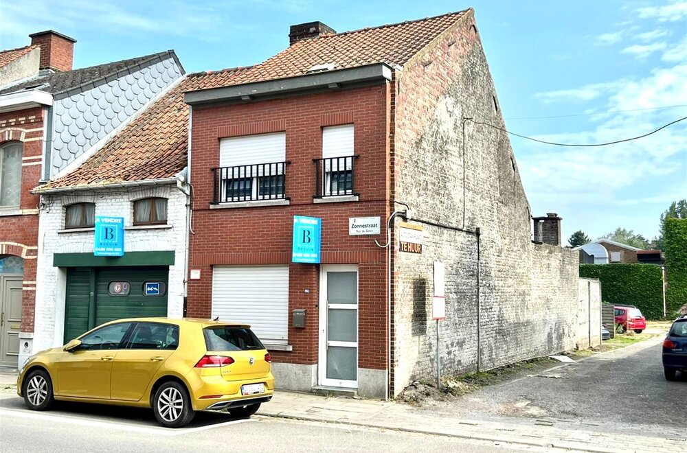 gezellige-instapklare-woning-met-2-slk-garage-magazijn-en-tuintje-003.jpg