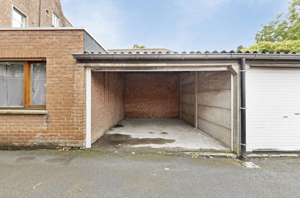 te-renoveren-eigendom-met-12-garages-te-koop-in-brugge-centrum-004.jpg