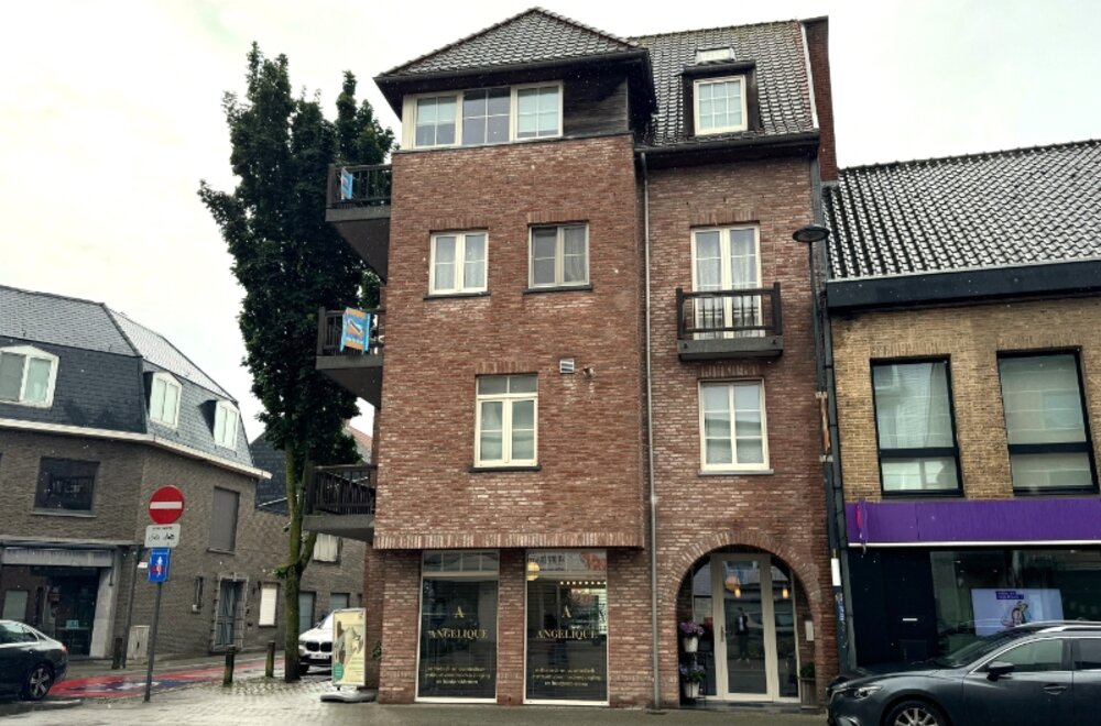 schitterend-recent-en-goed-onderhoud-drie-slaapkamer-duplex-appartement-in-het-centrum-van-harelbeke-te-koop-via-expert-immo002.jpg