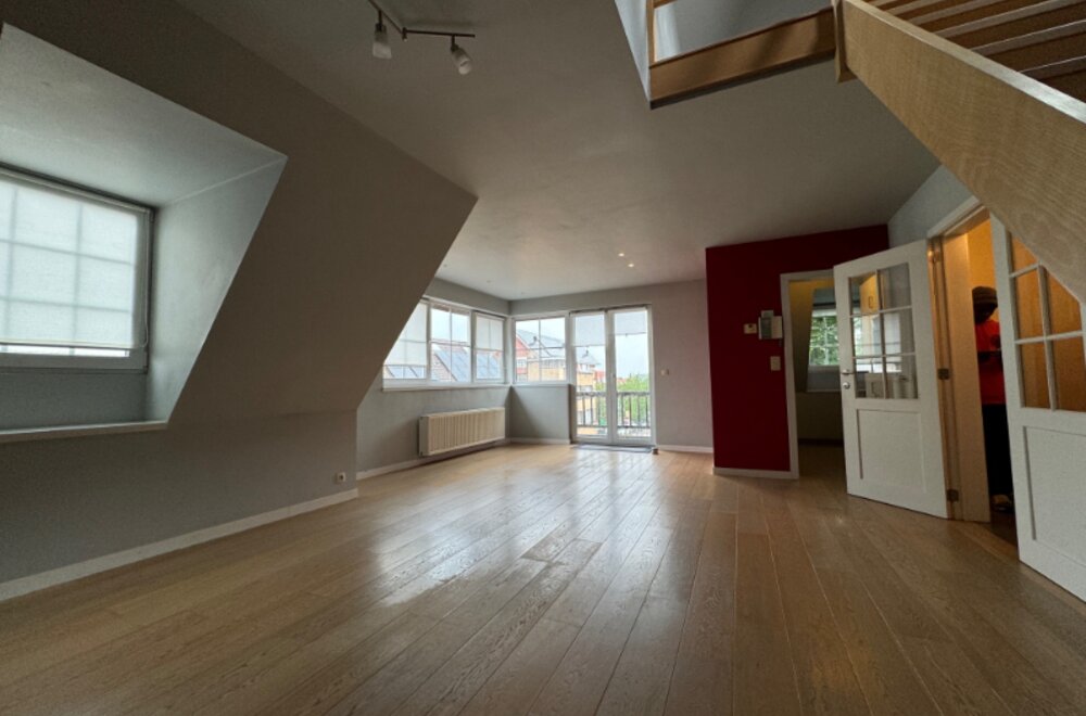 schitterend-recent-en-goed-onderhoud-drie-slaapkamer-duplex-appartement-in-het-centrum-van-harelbeke-te-koop-via-expert-immo008.jpg