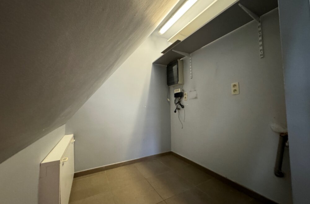 schitterend-recent-en-goed-onderhoud-drie-slaapkamer-duplex-appartement-in-het-centrum-van-harelbeke-te-koop-via-expert-immo011.jpg