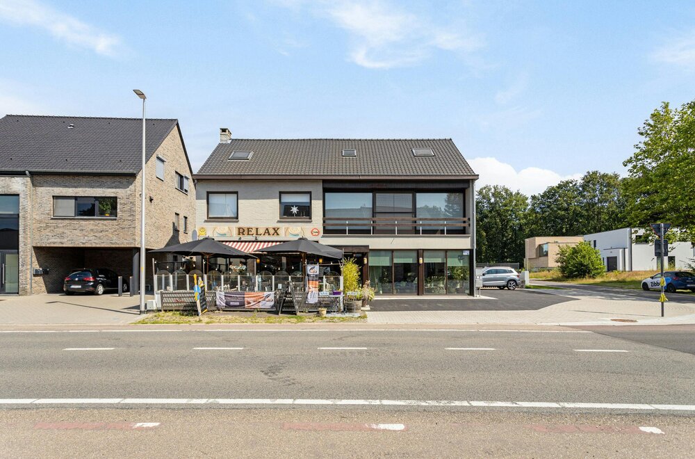 geliefd-handelspand-van-205m-met-ruime-parking-in-zonhoven002.jpg