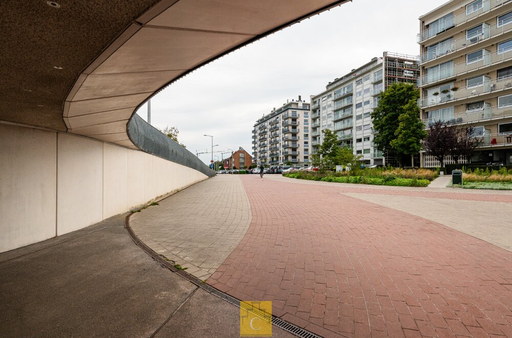 volledig-gerenoveerd-lichtrijk-3-slaapkamerappartement-met-uitstekende-ligging-027.jpg