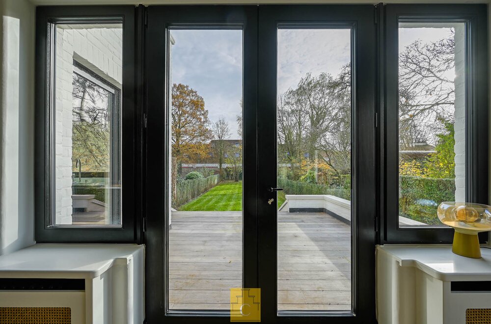 riante-stadsvilla-in-knokse-stijl-met-grote-garage-diverse-terrassen-en-sublieme-tuin-zicht-op-de-molens-en-alle-brugse-torens-grondoppervlakte-655-m2014.jpg