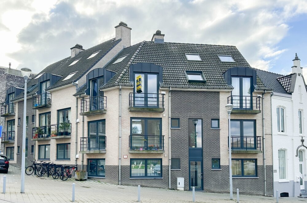 te-koop-instapklaar-2-slaapkamer-appartement-nabij-de-markt-001.jpg