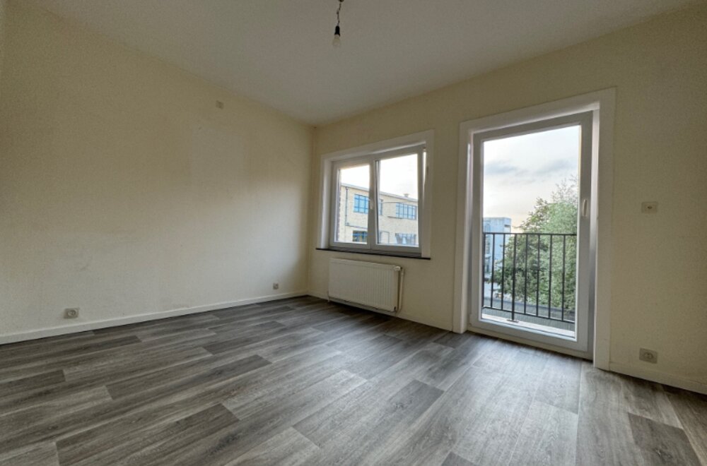 gelegen-in-het-centrum-compleet-gerenoveerd-appartement-te-koop-via-expert-immo010.jpg