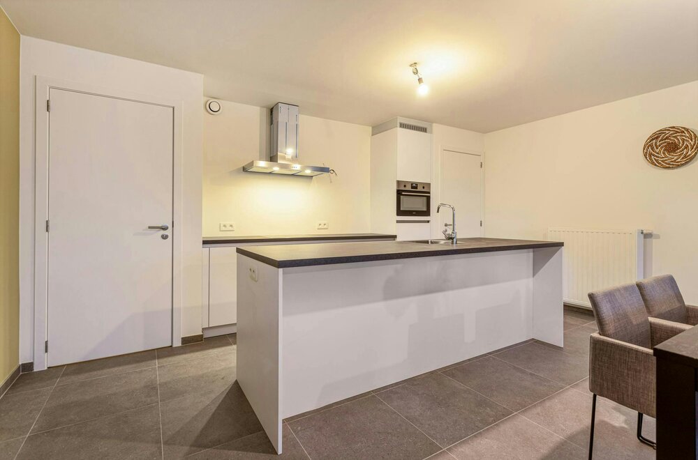 modern-appartement-met-prachtig-terras-te-koop-in-rumbeke005.jpg