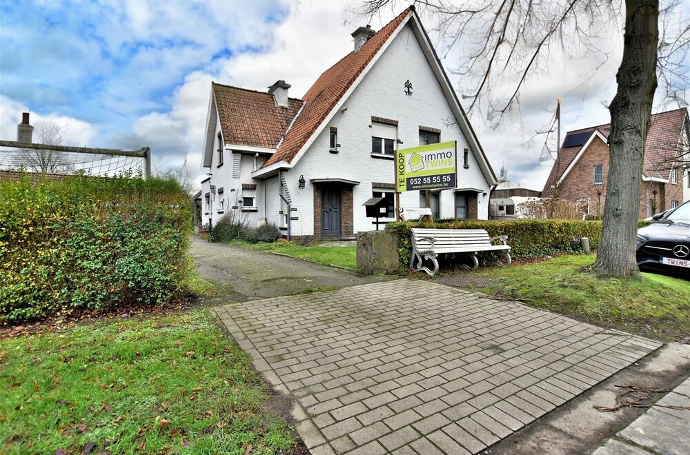 gezellige-hob-met-garage-tuin-en-oprit-ruime-garage-in-rustige-woonwijk-te-grembergen001.jpg