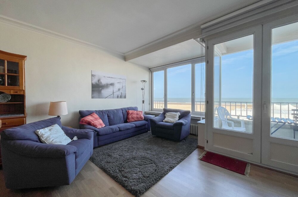 te-koop-ruim-2-slaapkamerappartement-op-de-dijk-van-oostende-met-prachtig-zeezicht002.jpg