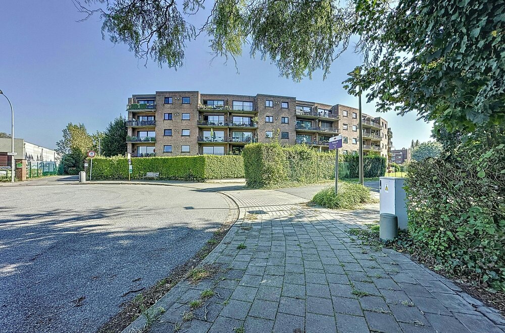 ruim-appartement-met-2-slaapkamers-en-parking-in-wilrijk013.jpg