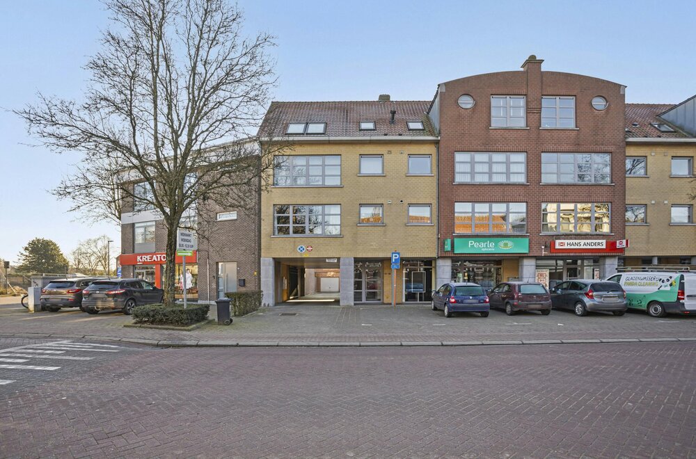 appartement-met-2-slaapkamers-terras-en-2-garages-te-koop-002.jpg