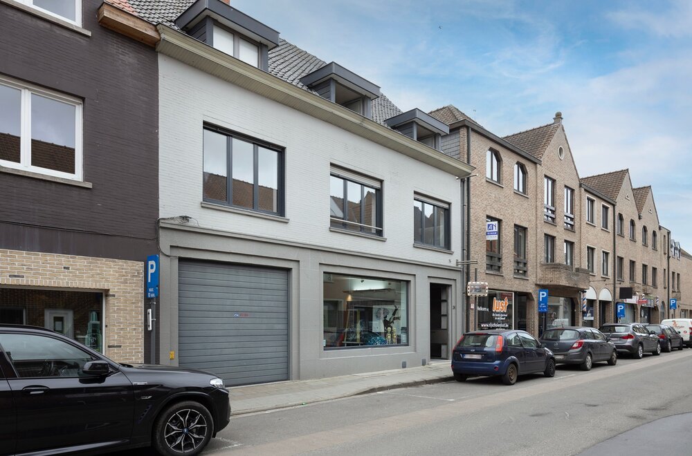 meergezinswoning-met-handels-woongelijkvloers-en-twee-extra-appartementen-centraal-meulebeke-001.jpg