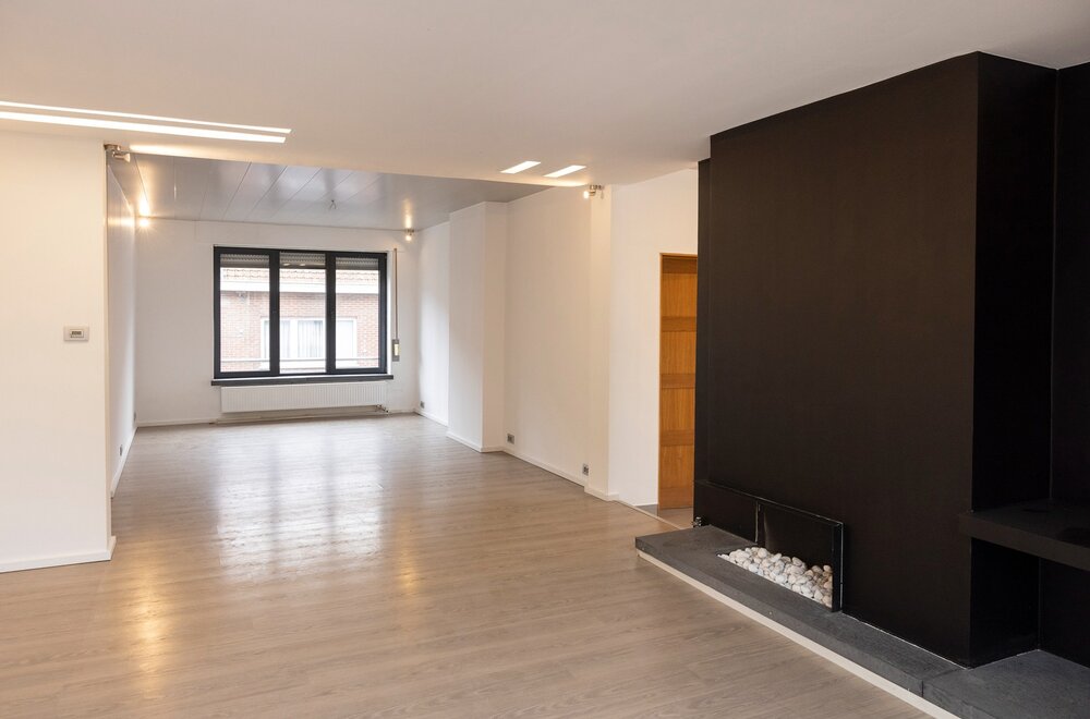 meergezinswoning-met-handels-woongelijkvloers-en-twee-extra-appartementen-centraal-meulebeke-008.jpg