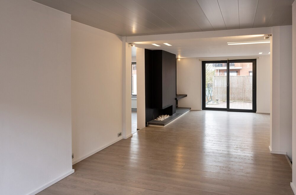 meergezinswoning-met-handels-woongelijkvloers-en-twee-extra-appartementen-centraal-meulebeke-009.jpg