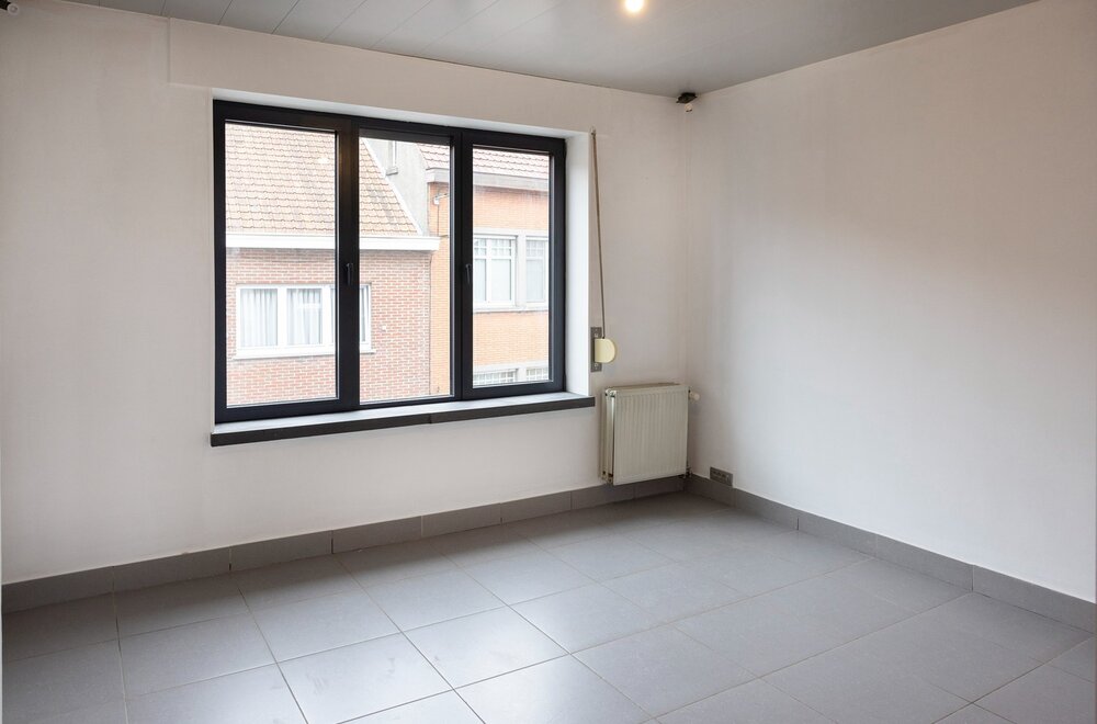 meergezinswoning-met-handels-woongelijkvloers-en-twee-extra-appartementen-centraal-meulebeke-013.jpg