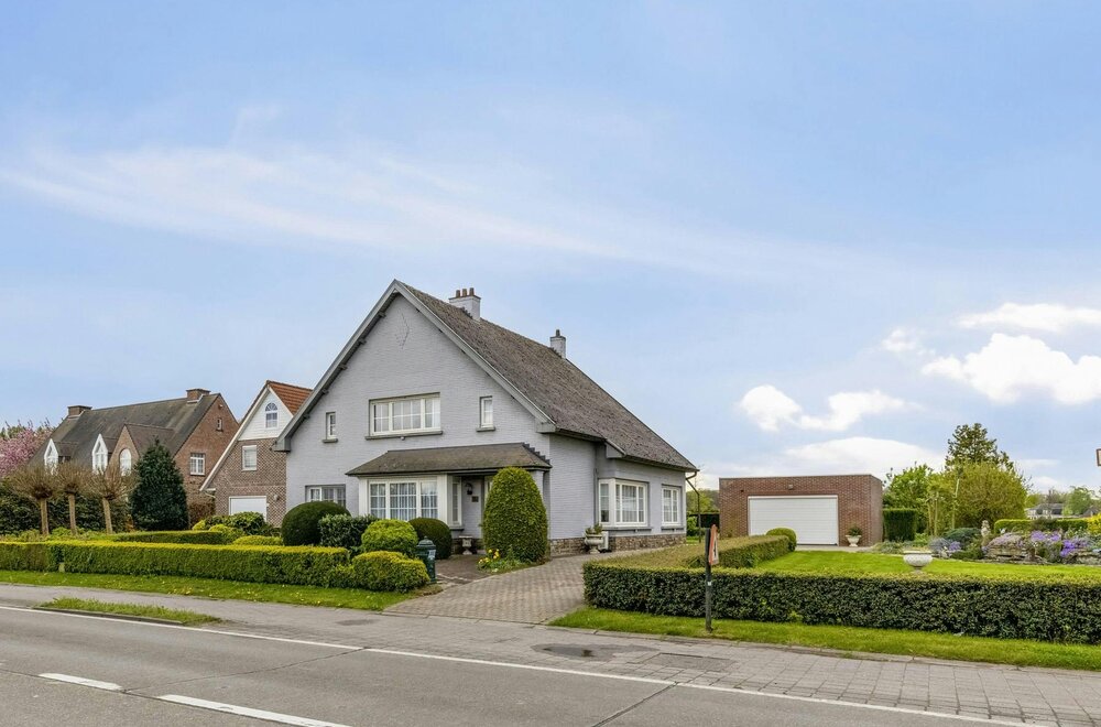 villa-op-een-perceel-van-ca-3-436m-te-koop-in-aartselaar001.jpg