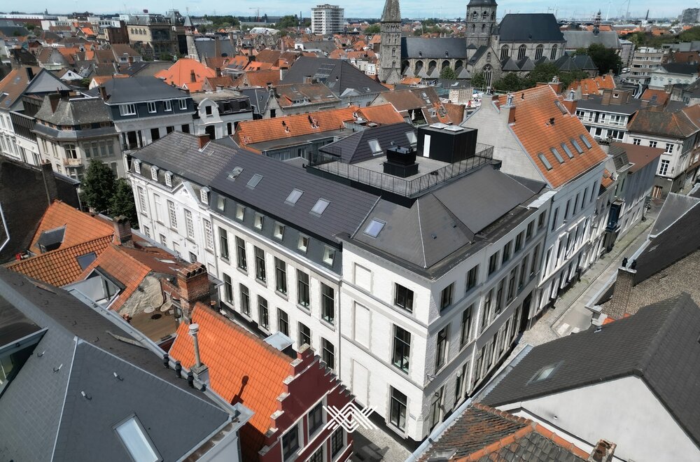 tweeslaapkamer-appartement-met-loggia-op-2e-verdieping-in-het-historische-hart-van-gent023.jpg