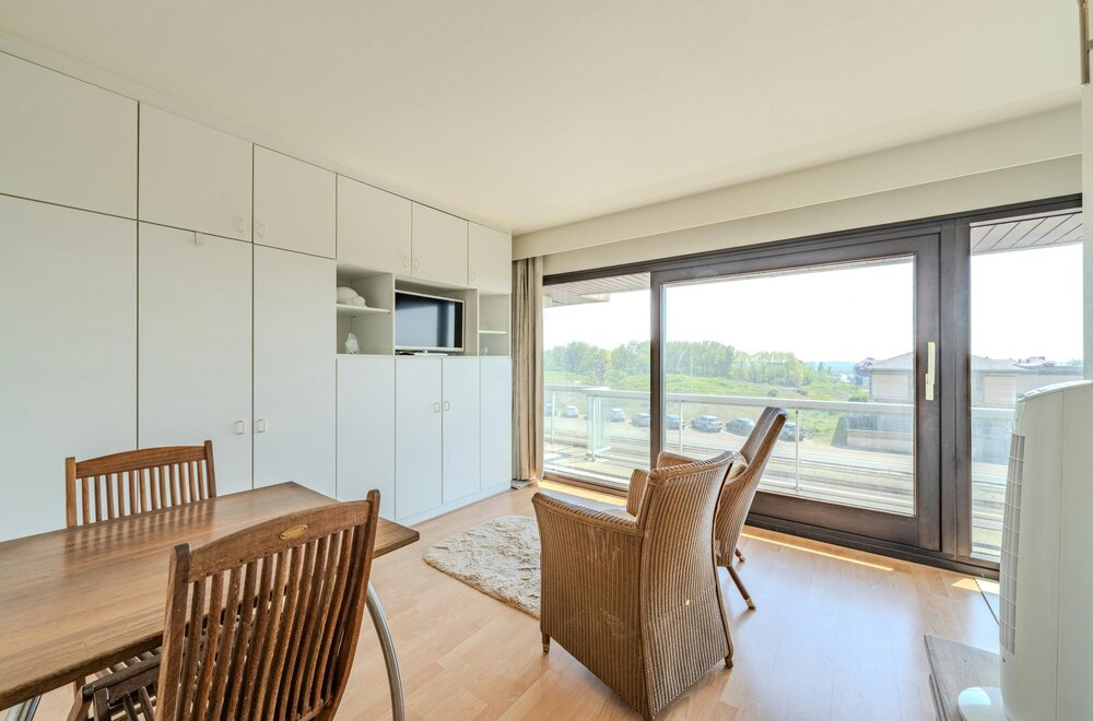 zonnige-studio-met-terras-en-open-zicht-op-het-hinterland-005.jpg