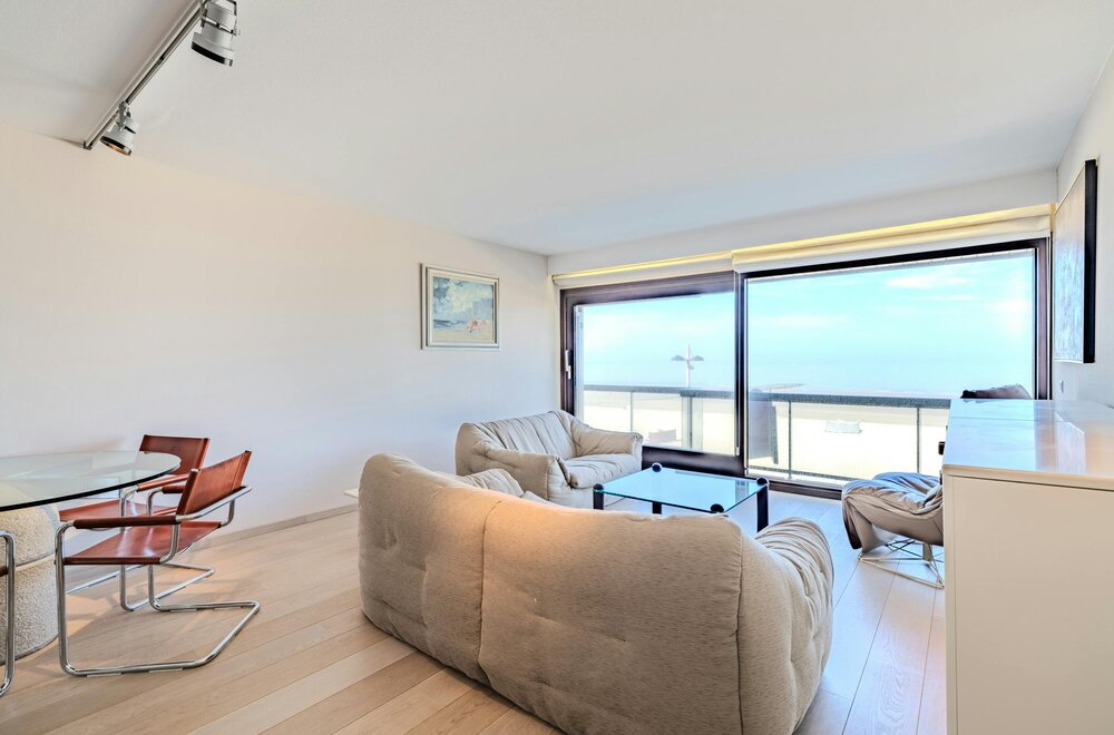 doorloopappartement-met-frontaal-zeezicht-op-toplocatie-006.jpg