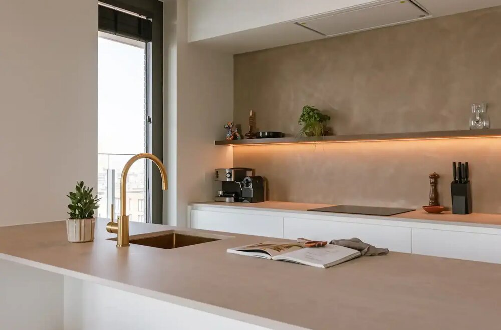 luxe-appartement-met-zwembad-en-zeezicht-op-de-oosteroever005.jpg