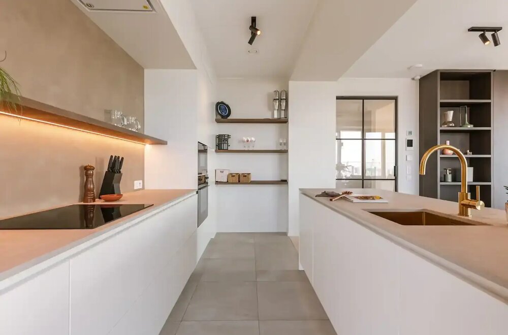 luxe-appartement-met-zwembad-en-zeezicht-op-de-oosteroever006.jpg