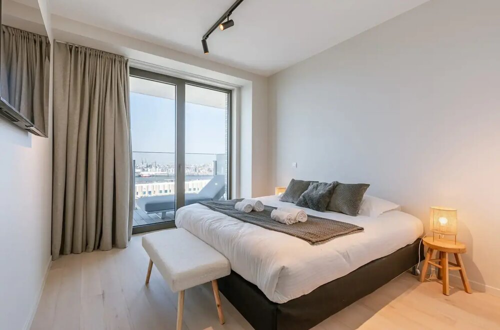 luxe-appartement-met-zwembad-en-zeezicht-op-de-oosteroever010.jpg