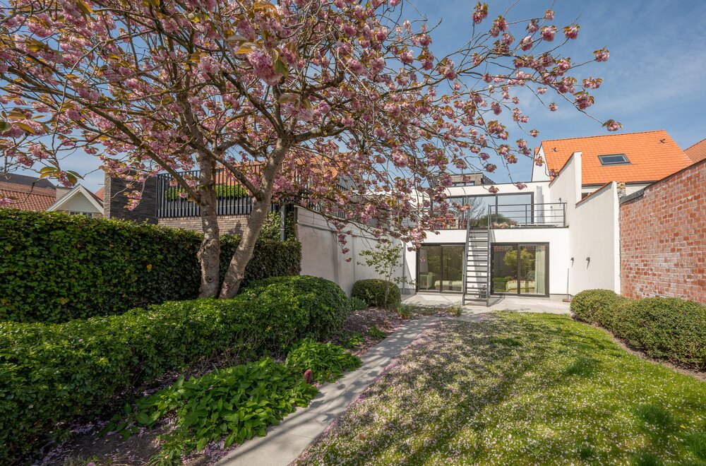 recent-gerenoveerde-woning-met-4-slaapkamers-en-perfect-geori-nteerde-tuin034.jpg