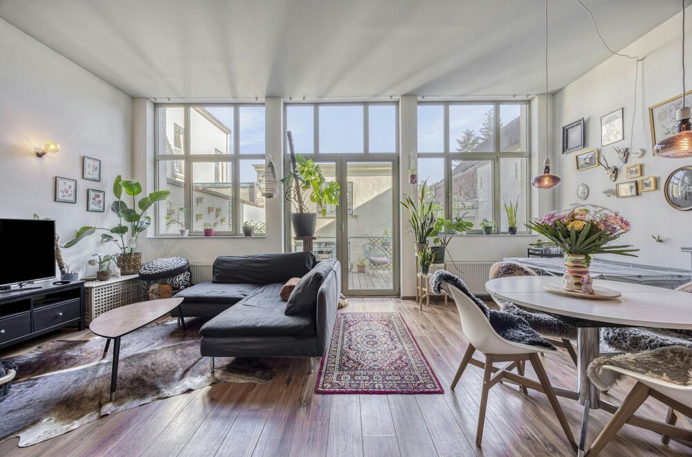 lichtrijk-appartement-met-bijgebouw-in-ronse-te-koop002.jpg