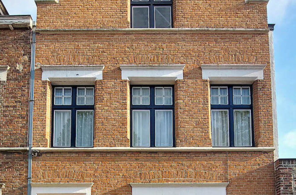 karakterpand-uit-de-late-jaren-20-met-zongerichte-tuinpatio-s-en-authentiek-achterhuis-onbetaalbaar-uitzicht-op-een-historische-kloostertuin001.jpg