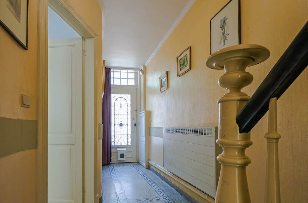 karakterpand-uit-de-late-jaren-20-met-zongerichte-tuinpatio-s-en-authentiek-achterhuis-onbetaalbaar-uitzicht-op-een-historische-kloostertuin005.jpg