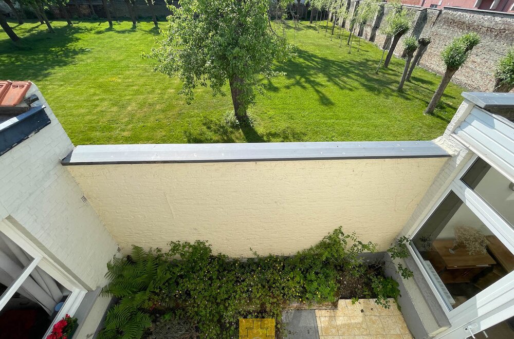 karakterpand-uit-de-late-jaren-20-met-zongerichte-tuinpatio-s-en-authentiek-achterhuis-onbetaalbaar-uitzicht-op-een-historische-kloostertuin010.jpg