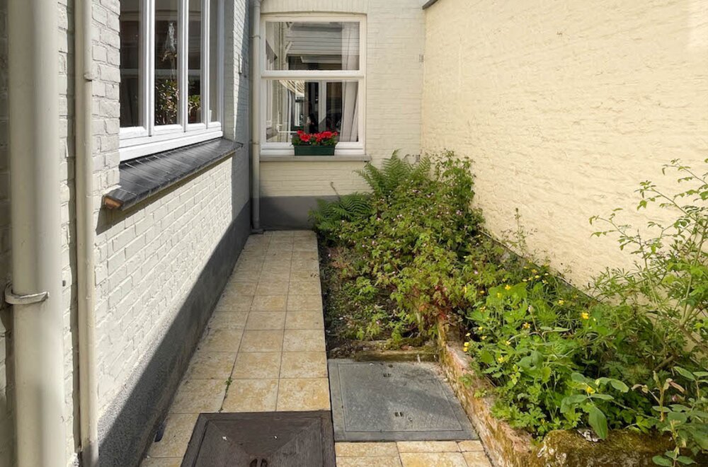 karakterpand-uit-de-late-jaren-20-met-zongerichte-tuinpatio-s-en-authentiek-achterhuis-onbetaalbaar-uitzicht-op-een-historische-kloostertuin011.jpg