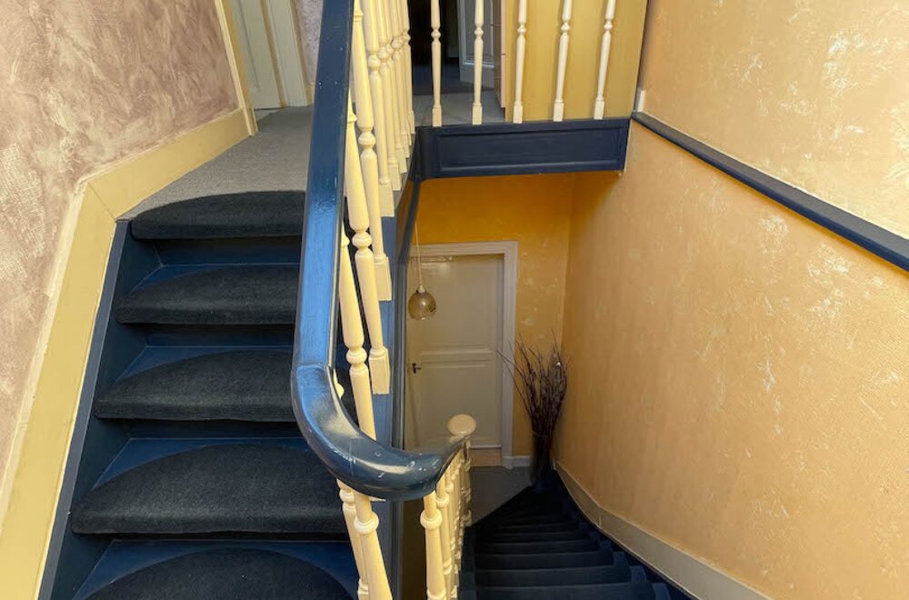 karakterpand-uit-de-late-jaren-20-met-zongerichte-tuinpatio-s-en-authentiek-achterhuis-onbetaalbaar-uitzicht-op-een-historische-kloostertuin023.jpg