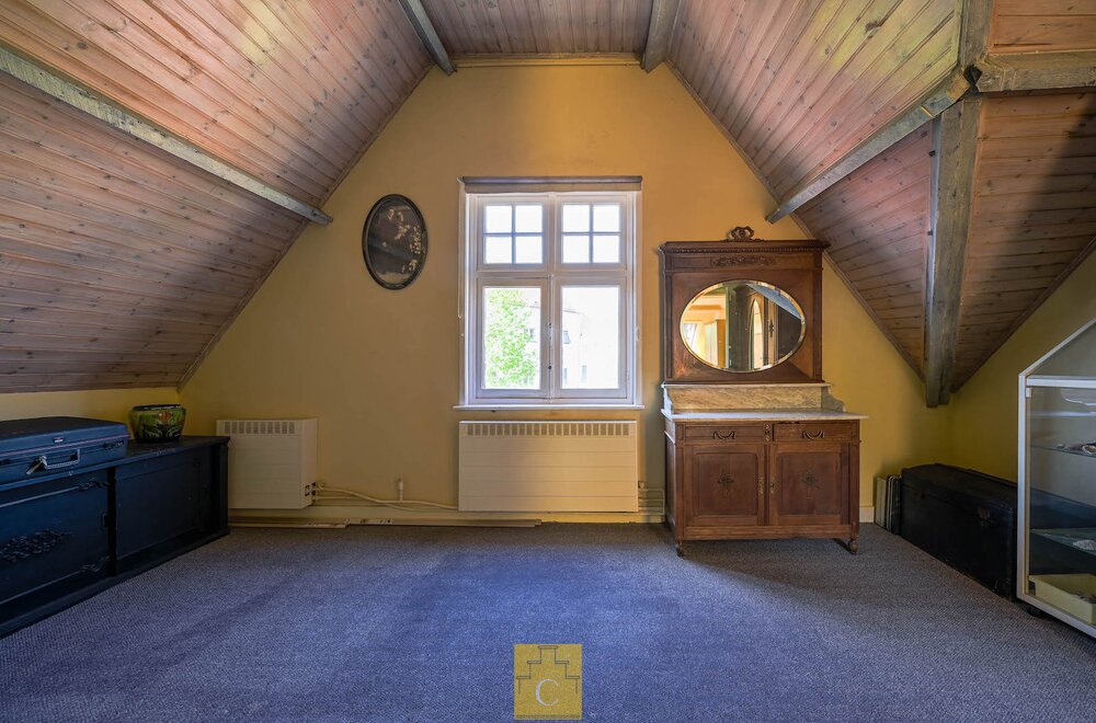 karakterpand-uit-de-late-jaren-20-met-zongerichte-tuinpatio-s-en-authentiek-achterhuis-onbetaalbaar-uitzicht-op-een-historische-kloostertuin027.jpg