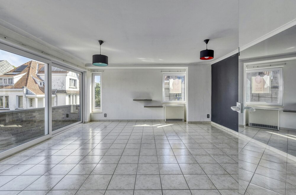 zeer-centraal-gelegen-appartement-met-3-slaapkamers-te-koop003.jpg