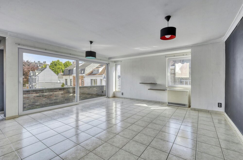 zeer-centraal-gelegen-appartement-met-3-slaapkamers-te-koop004.jpg