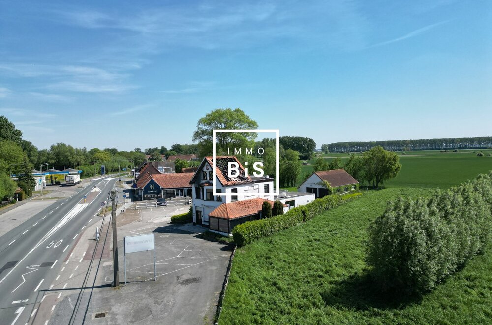 zeer-commercieel-gelegen-bouwperceel-van-2-478-m-aan-de-grens-met-sluis-002.jpg