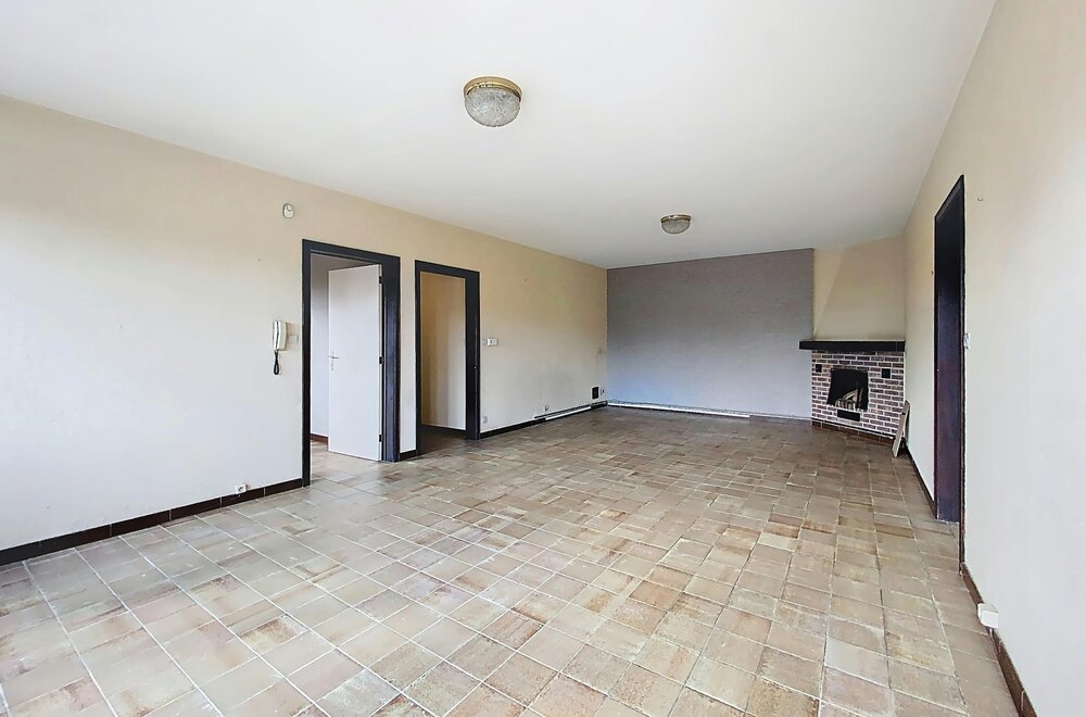 te-renoveren-3-slaapkamerappartement-met-garage-in-knesselare005.jpg