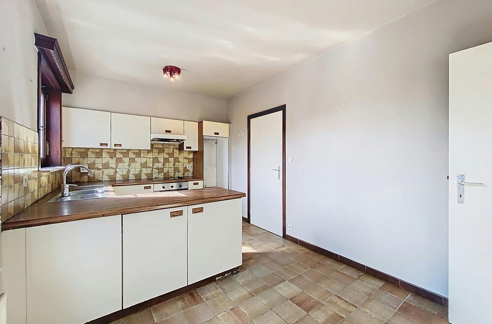 te-renoveren-3-slaapkamerappartement-met-garage-in-knesselare008.jpg