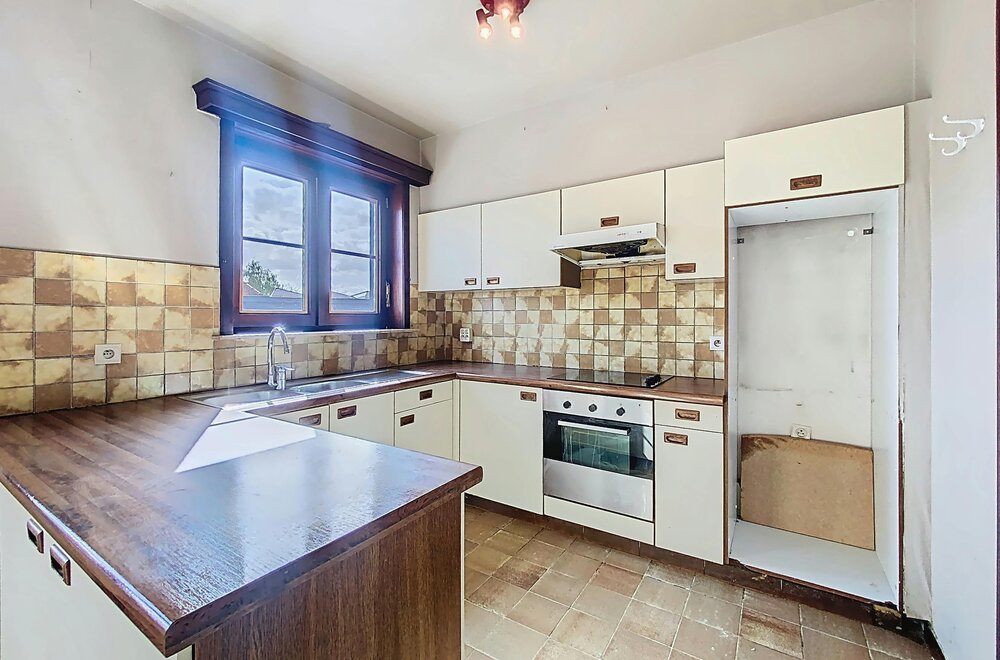 te-renoveren-3-slaapkamerappartement-met-garage-in-knesselare009.jpg
