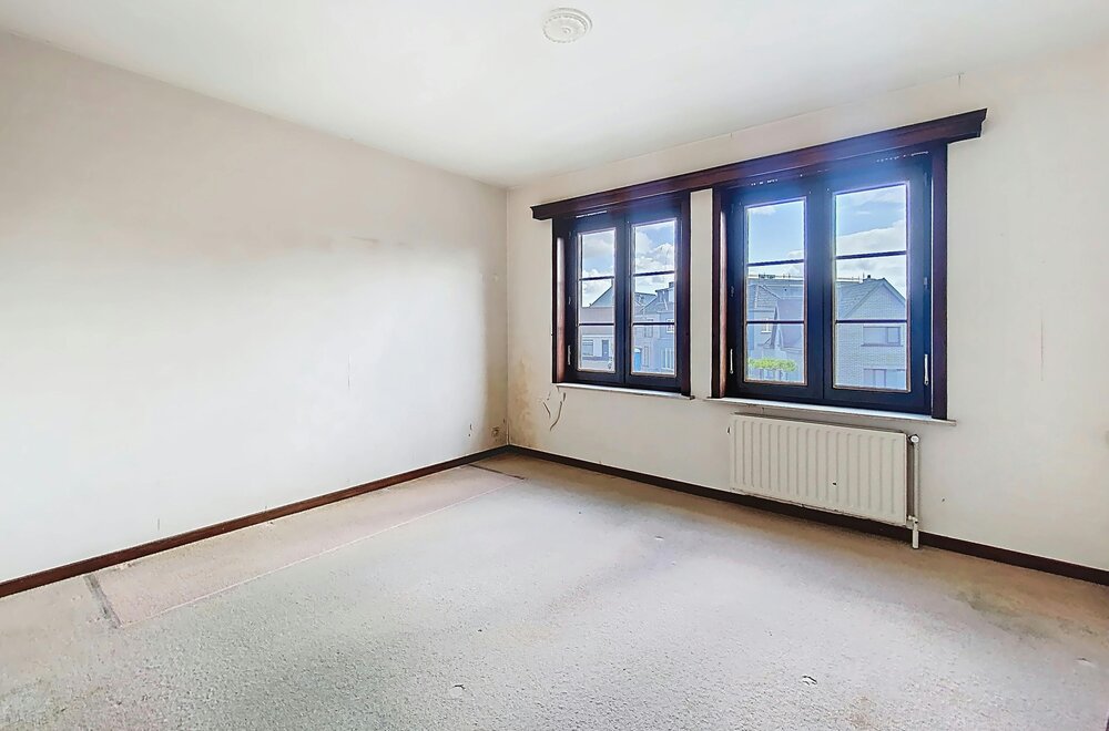 te-renoveren-3-slaapkamerappartement-met-garage-in-knesselare013.jpg