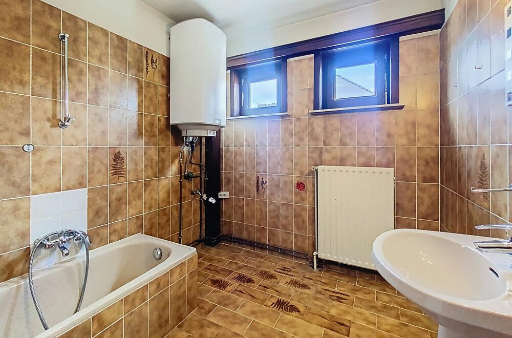 te-renoveren-3-slaapkamerappartement-met-garage-in-knesselare016.jpg