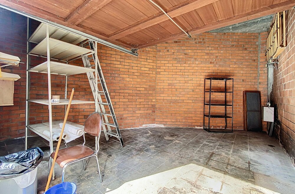 te-renoveren-3-slaapkamerappartement-met-garage-in-knesselare017.jpg