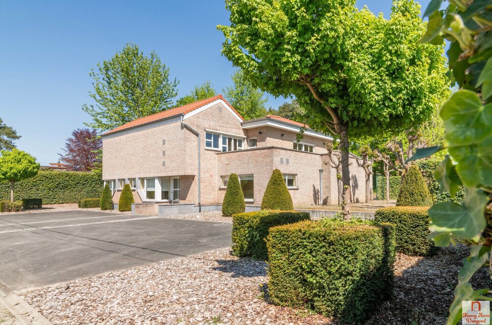 uitzonderlijke-woning-met-kantoorruimte-op-toplocatie003.jpg