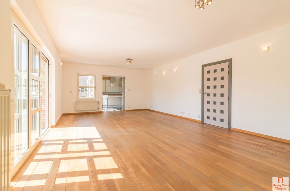 uitzonderlijke-woning-met-kantoorruimte-op-toplocatie006.jpg